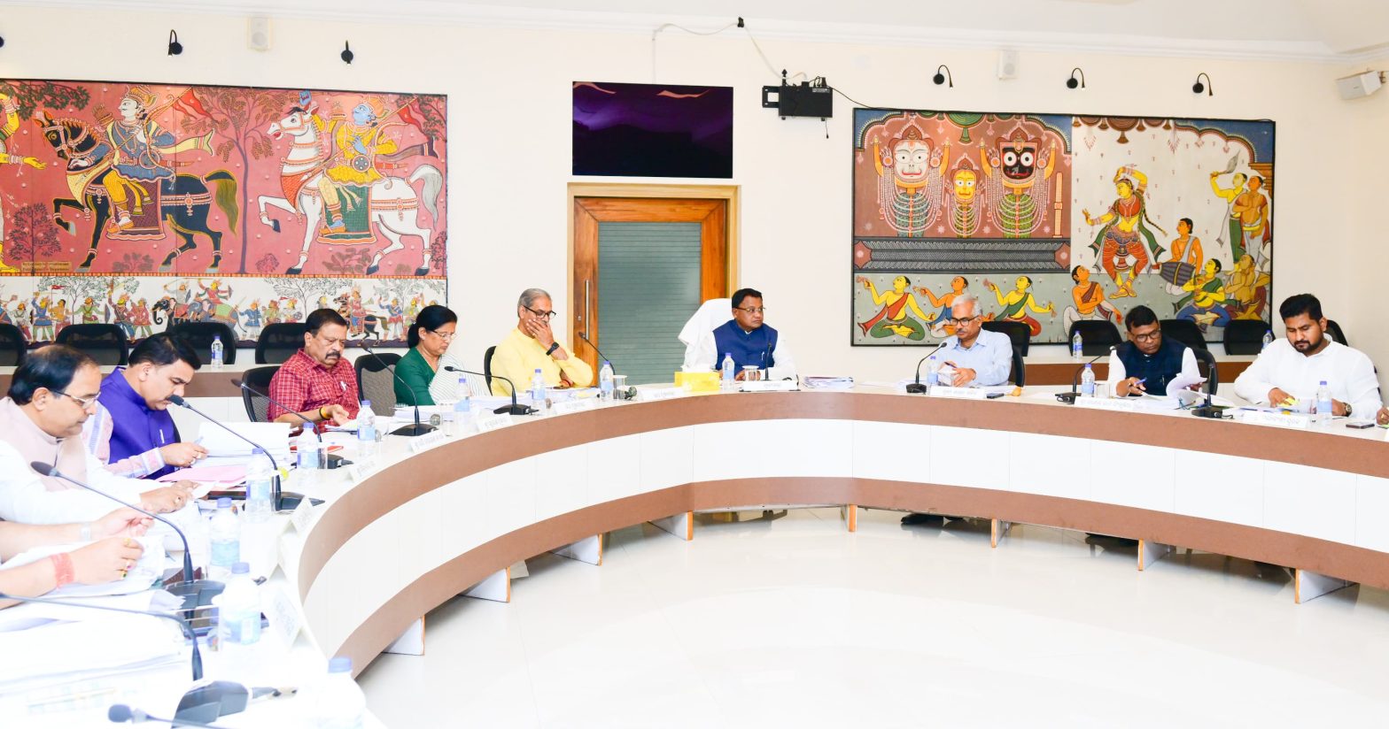 ମୁଖ୍ୟମନ୍ତ୍ରୀଙ୍କ ବାସଭବନରେ ଉଚ୍ଚସ୍ତରୀୟ ବୈଠକ: ବାଲେଶ୍ବର FM ଛାତ୍ରୀ ମୃତ୍ୟୁ ଘଟଣା, ବିରୋଧୀଙ୍କ ବନ୍ଦ ଡାକରାକୁ ନେଇ ଆଲୋଚନା